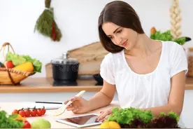 日常生活中我们所吃的碱性食物都有哪些？对女性备孕有什么好处？图片