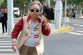 年轻人不敢点赞的照片，火遍全网：上海新晋“网红”，人均70岁图片