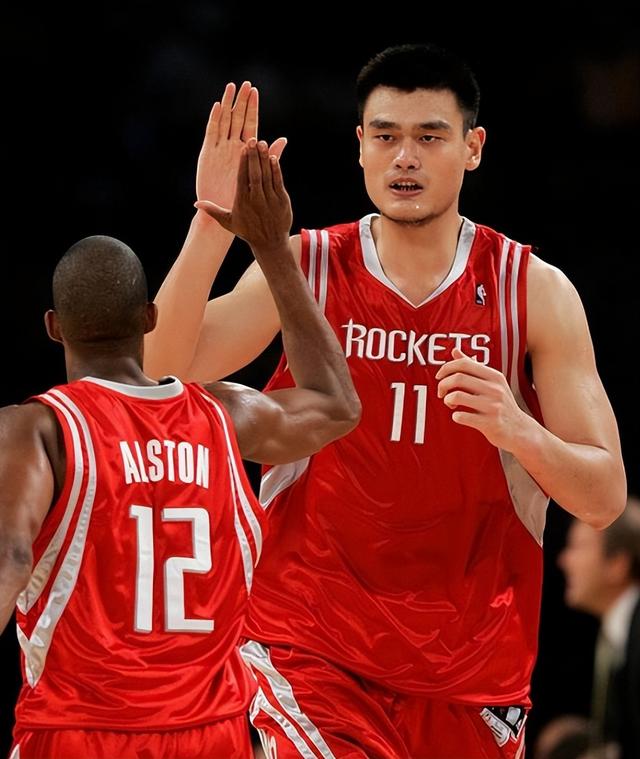 姚麦都是火箭队名宿,为何姚明球衣被退役 麦迪却至今没有?