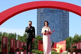 央视女神陨落？刘芳菲中年逆袭，自媒体圈搞大事情图片