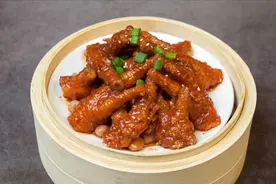 广东人教你做豆豉蒸凤爪，咸香入味虎皮漂亮，软糯脱骨入口即化图片