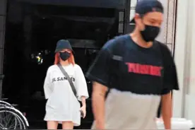 周汤豪“约会欧弟前妻”穿情侣装不藏了！女方换掉前任生日车牌图片
