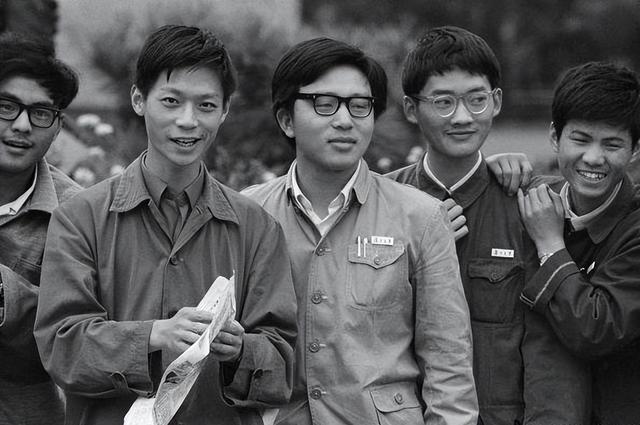 小叔和小婶的80年代爱情故事：丈母娘堵上门骂，考上大学态度变了