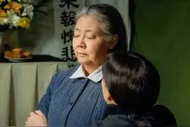 《人世间》：周母临终前的一个动作，暗示了她对郑娟的真实态度图片