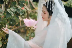 追一个比自己大的女人，这三个方法，轻松追到她！图片