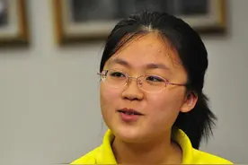 两届高考状元刘丁宁，吐槽在北大遭排挤和霸凌，现在从事教育行业图片