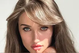 俄罗斯最受欢迎网红主播，分享化妆示范穿搭，极简风情也这么美图片