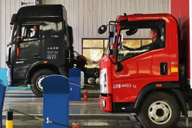 找黄牛代办年检收费是正常价格的3倍，为何卡友还甘心掏钱？图片