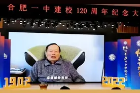 杨振宁移交财政大权给翁帆图片