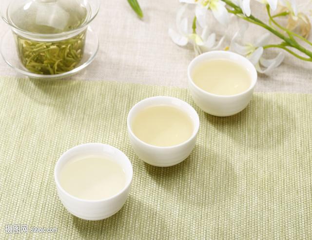 千万别小瞧了天天喝的茶，所有的树叶都能制茶吗？茶叶树叶的区别