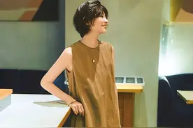 别再穿得紧绷绷，今年流行“孕妇裙”，虽不显腰身，但舒服又遮肉图片