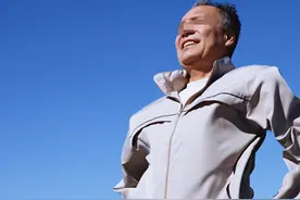 案例 青岛老人喝喜酒被噎死，其儿子起诉新娘索赔22万，法院判了图片