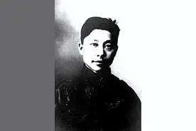 1942年，分别6年的妻儿抵达重庆！老舍一惊，手中的筷子差点掉落图片