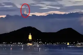 真有平行宇宙吗？西湖上空出现“海市蜃楼”，一座宝塔悬浮在空中图片