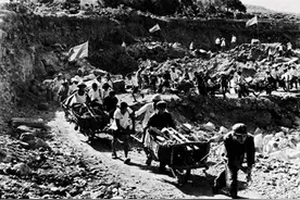 1960年开凿“人工天河”红旗渠，开挖600米便遇到第一块硬骨头图片