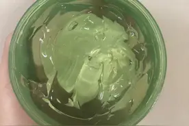 50岁的女人适合用芦荟胶吗？学学这4个方法，用出最佳效果图片