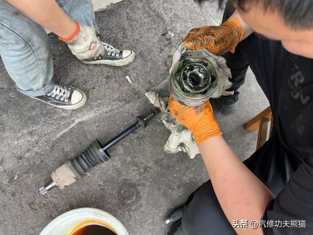 日系车不漏油吗？本田CRV漏机油！不必跪舔日系，只解决日系问题