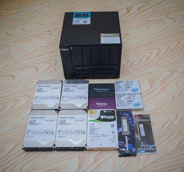 历史低价买到九盘位万兆 NAS 机皇：威联通 TS-H973AX