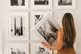 用4点掌握挂画的正确姿势，白墙画龙点睛，再推荐15件经典挂画图片