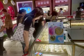 金豆、金条、金首饰……年轻人开始“扫货”式买金图片