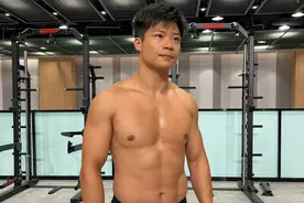 苏炳添晒炸裂身材！6块腹肌明显，翘臀让人羡慕，喊话妻子秀恩爱图片