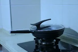 不惧怕各种暴力测试的锅才是好锅，九阳大磨王爆炒不粘锅评测图片