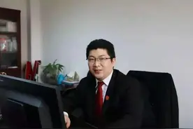 “不是你撞的，干嘛去扶？”当年说出这句话的法官，现在怎么样了图片