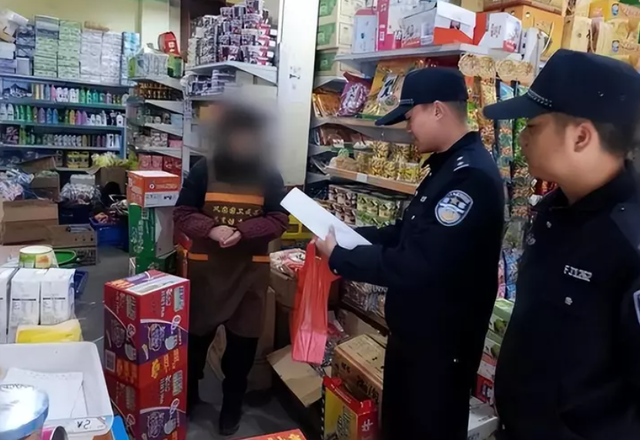 年轻美女被拖进墓地轮奸，俩醉汉施暴四小时，残忍程度令人发指！