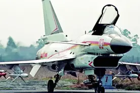 从不如F-16A到轻松秒杀苏- 30，中国空军歼10战斗机跳跃式升级史图片
