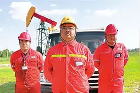 看，他们的变装秀帅爆啦！图片