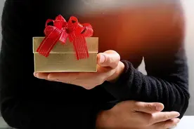 “东西六不送，送了人财空”，一定要记住这六样东西千万不能送图片