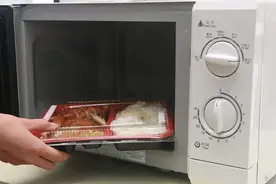 热饭神器的微波炉真的失宠？父母给出的答案，真的出乎意料图片