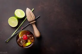 自由古巴鸡尾酒：可乐、青柠和朗姆的碰撞｜国外的月亮图片