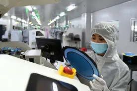 “中国芯”迎来“换道超车”好消息，国内首条生产线将在明年建成图片