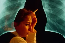 丈夫“肺癌肝转移”，要卖房子治病。老婆却提出了离婚，是无情吗图片