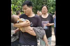 2岁男童在秦岭走失6天奇迹生还，爷爷称“被找到的地方没人去过”，警方回应：孩子是自然走失，衣着完好图片