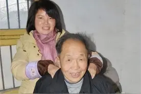 2012年，湖南美女教师爱上66岁环卫工：除了你，别人都是将就图片