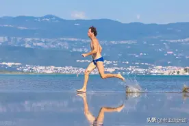 游泳一小时相当于跑步多久？游泳vs跑步，哪个更适合你？图片