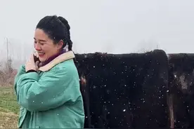 买了一整张120斤大驴皮，看看能熬出来多少驴皮胶，顺便再做个驴皮冻，用蒜汁一拌香而不腻特爽口#乡村守护人 #农村美食 #驴皮冻 @DOU+小助手