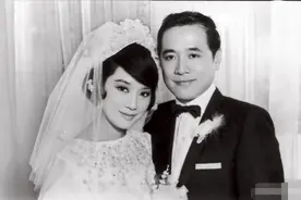 他身兼导演演员，思维格局影响诸多影人，太太貌美贤惠擅经营婚姻图片