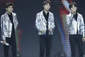 TFBOYS十周年演唱会开票秒售罄！可容纳6万人的场地有525万人预约抢票，头排票价被炒至200万元一张图片