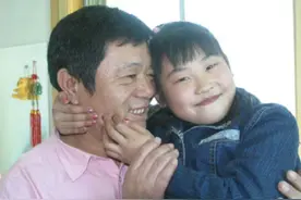 2006年，为救白血病继女，继父同意妻子跟前夫再孕：孩子生下我养图片