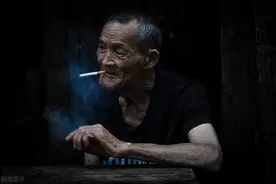 老人打麻将到底好不好？67岁大爷哭诉：害人不浅，最好远离图片