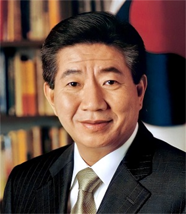 韩国总统卢武铉跳崖身亡后:儿子入学北大,女儿服刑后离开韩国