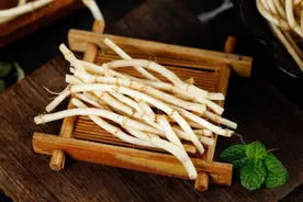 中国十大臭味食物排行榜，螺蛳粉垫底，鱼腥草第五，你接受几样图片