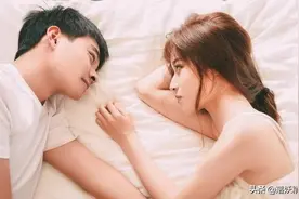 公婆8千退休金，生病让儿媳拿8万，儿媳拒绝：你钱全贴给了小儿子图片