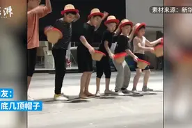 六名少年排练草帽杂技，手法行云流水看呆众人图片