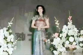 47年，蒋英开演唱会的罕见照片，琼姿花貌仪态万千，美艳不可方物图片