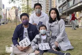 38岁霍启山罕露面，替哥哥公园遛娃，错过章子怡、何超莲至今单身图片
