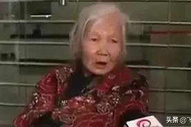 1953年存入银行5万，取钱时却成50元，8旬老太怒砸银行大门，旧闻图片